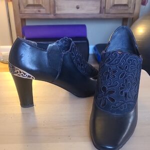 Brighton Chic Black Lace Women's Heels